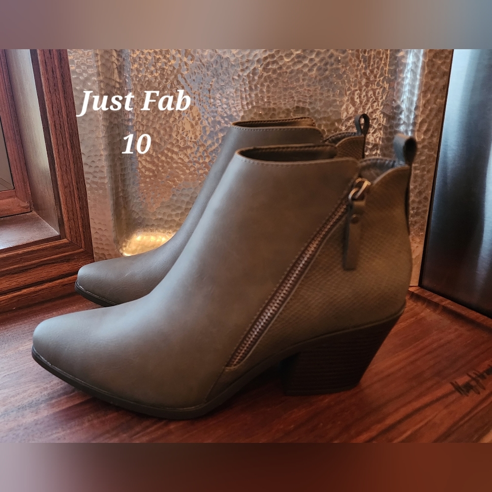 JustFab Just FabGrey Carlee Side Zip Ankle Booties NWOB